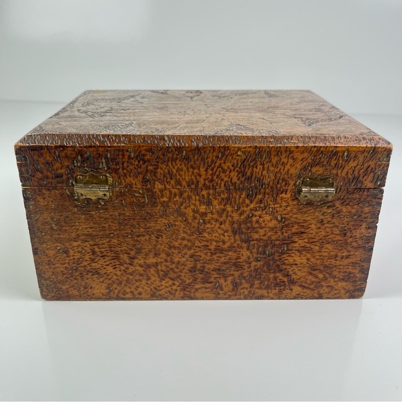 Wooden Box with Leaf Design - Picture 5 of 10